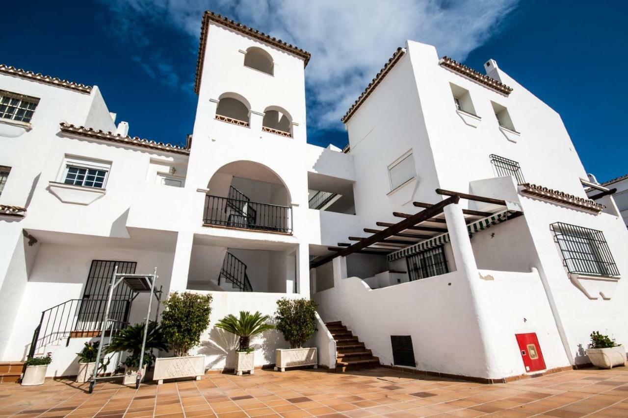 Puerto De La Duquesa Beach Apartment Castillo de Sabinillas 外观 照片