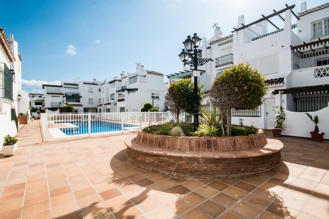 Puerto De La Duquesa Beach Apartment Castillo de Sabinillas 外观 照片